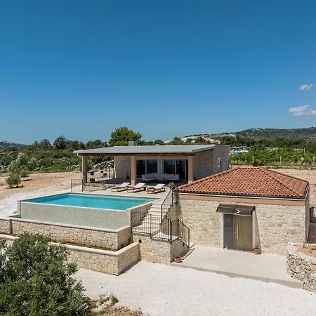 Exclusive Olive Tree Estate With Pool And Sea View וילה